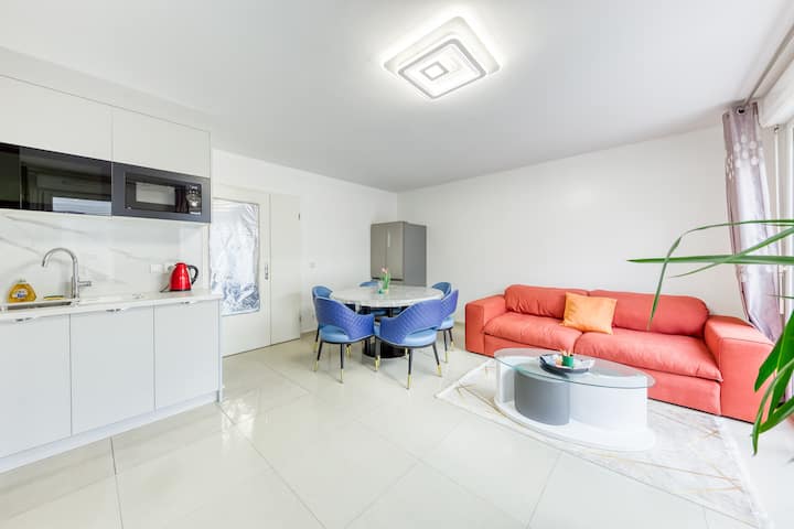 Maison neuve avec 3 chambres proche métro - La Courneuve